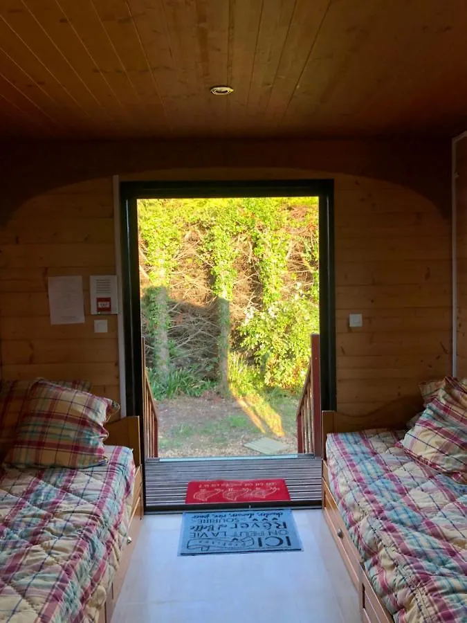 Campsite Atypique Roulotte Les Pieds Dans L'Eau Hotel Penvenan France