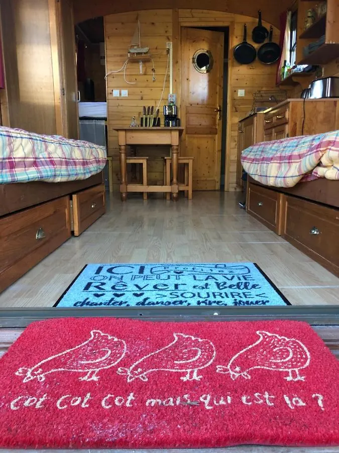 Campsite Atypique Roulotte Les Pieds Dans L'Eau Hotel Penvenan