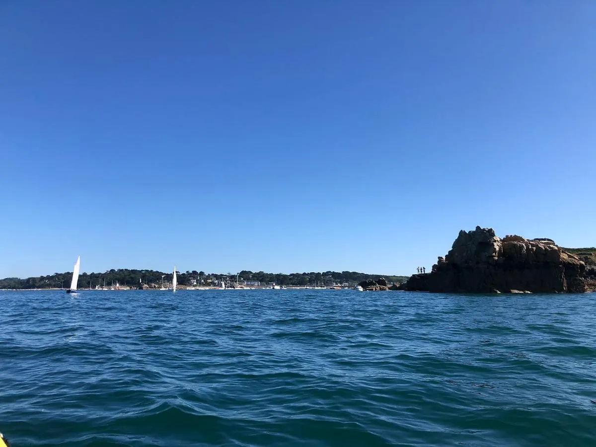 Campsite Atypique Roulotte Les Pieds Dans L'Eau Hotel Penvenan France