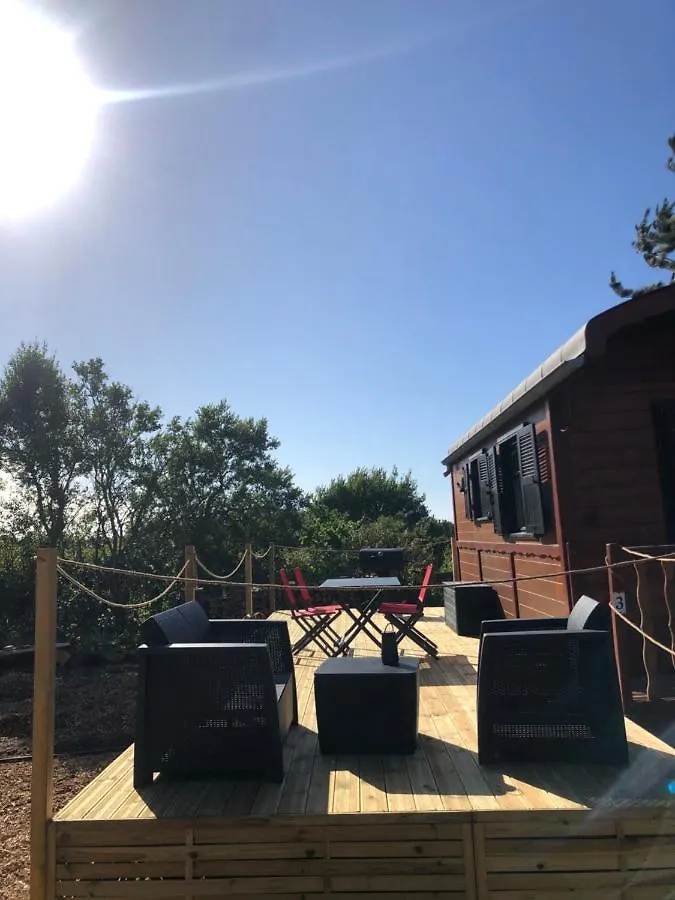 Atypique Roulotte Les Pieds Dans L'Eau Hotel Penvenan Campsite
