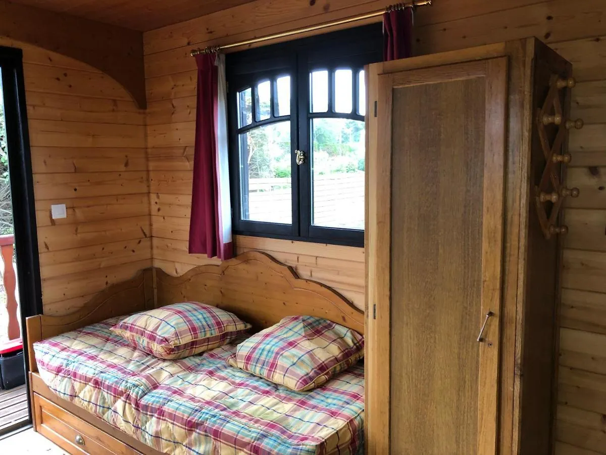 Campsite Atypique Roulotte Les Pieds Dans L'Eau Hotel Penvenan