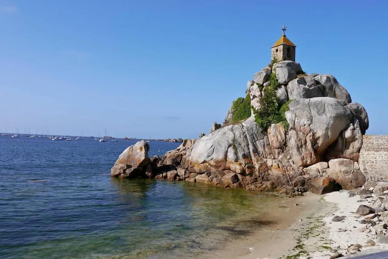 Campsite Atypique Roulotte Les Pieds Dans L'Eau Hotel Penvenan