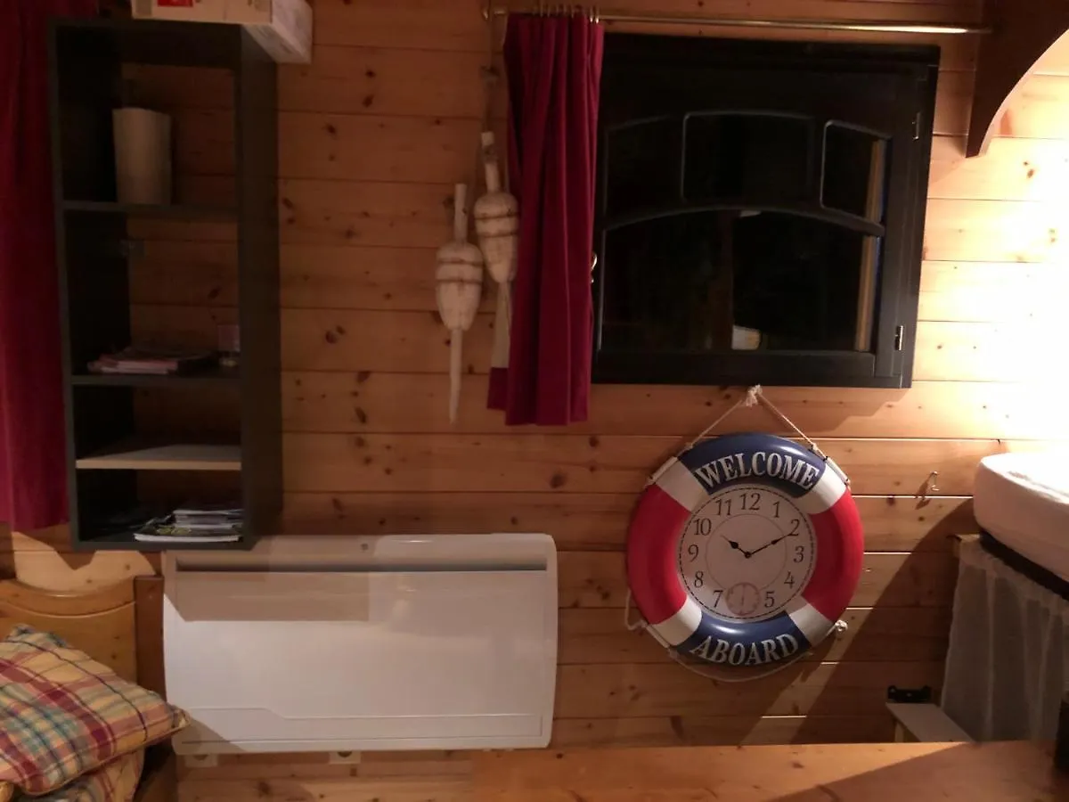 Atypique Roulotte Les Pieds Dans L'Eau Hotel Penvenan Campsite
