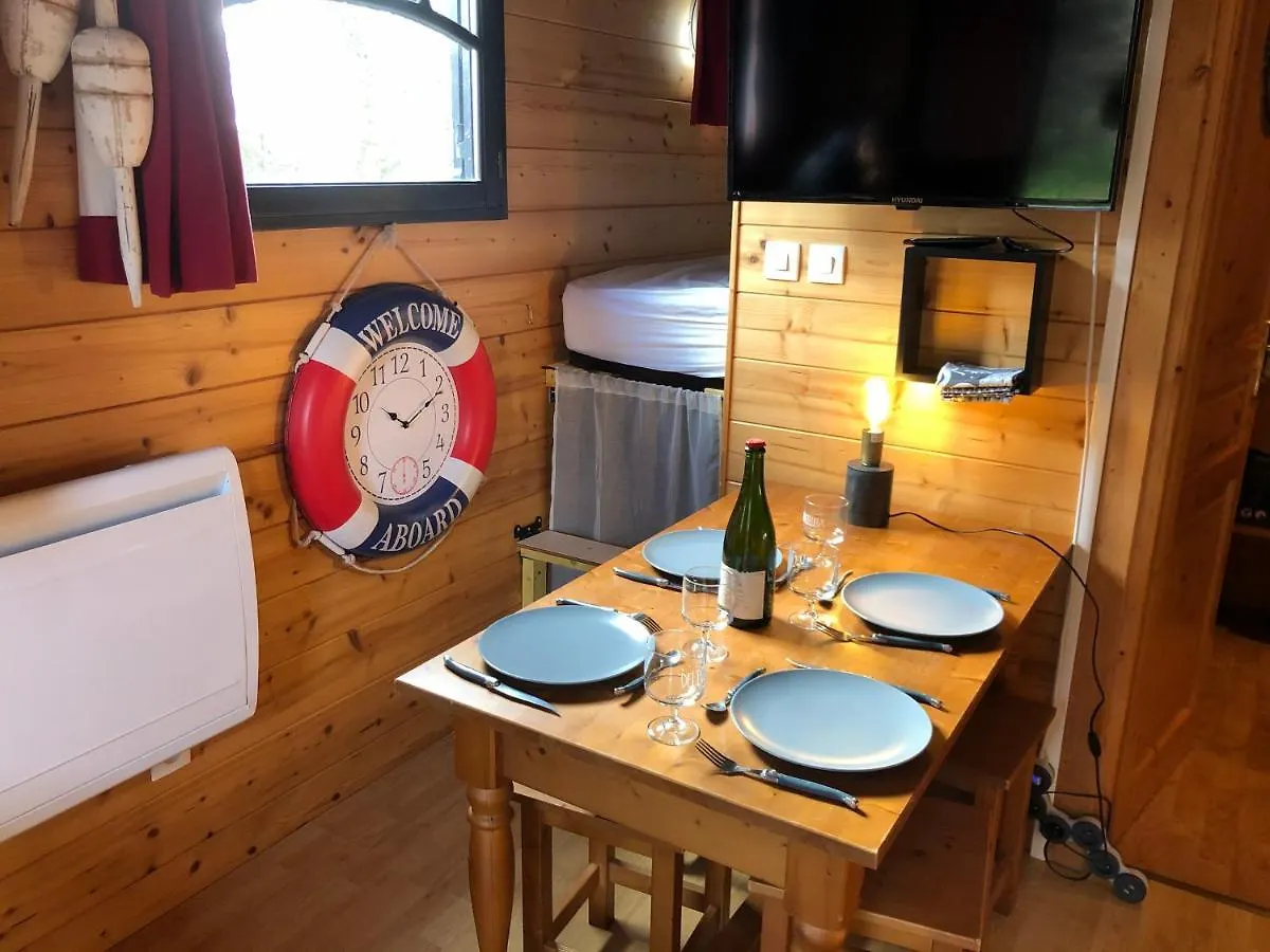 Campsite Atypique Roulotte Les Pieds Dans L'Eau Hotel Penvenan